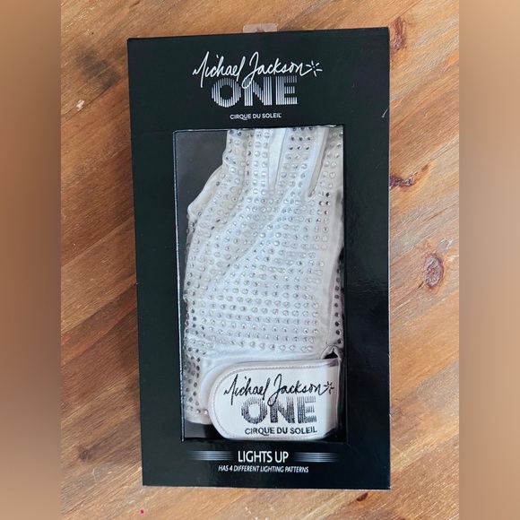 Michael Jackson One Cirque Du Soleil Rhinestone Light up Glove Collectors Item - Picture 6 of 6